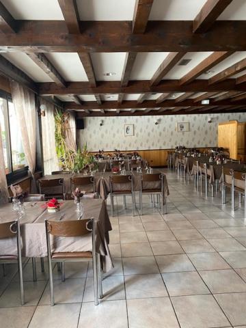 Hotel Restaurant De La Poste Saint-Colomban-des-Villards Esterno foto